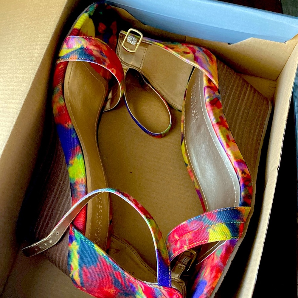 Colorful Reaction Kenneth Cole Wedge Sandals!